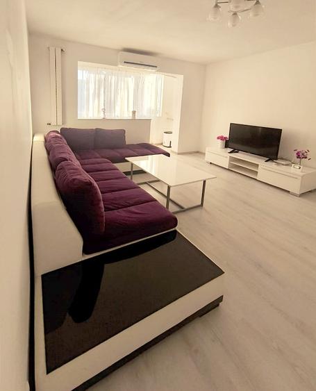 Apartament cu 3 camere semidecomandat în Astra