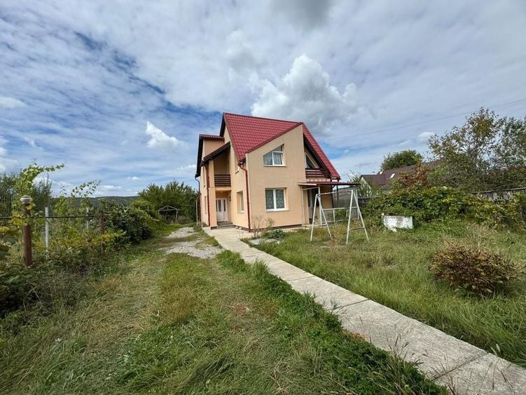 Casă cu 4 camere cu Teren 600 Mp în Central