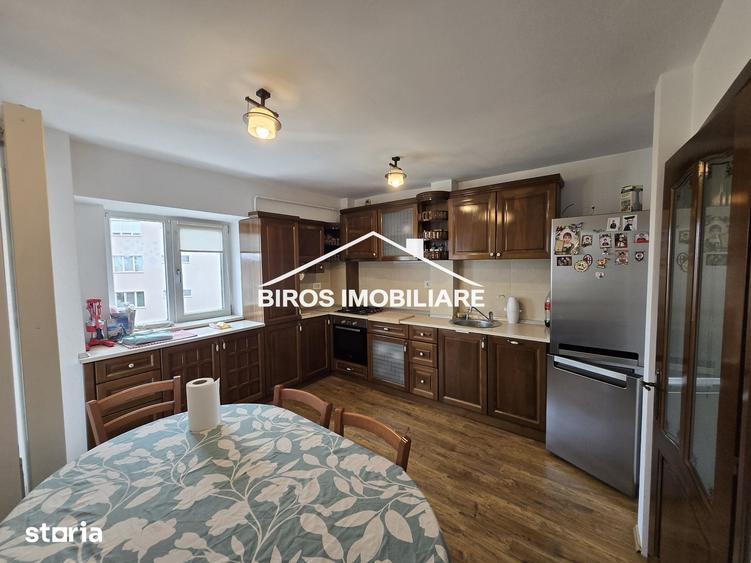 Apartament cu 3 camere decomandat în Gării