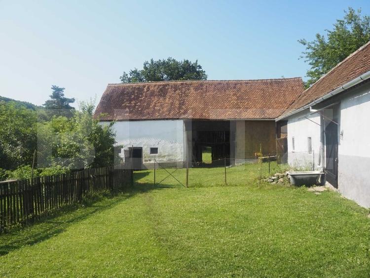 Casă individuală cu 5 camere cu Teren 11930 Mp în Sângătin