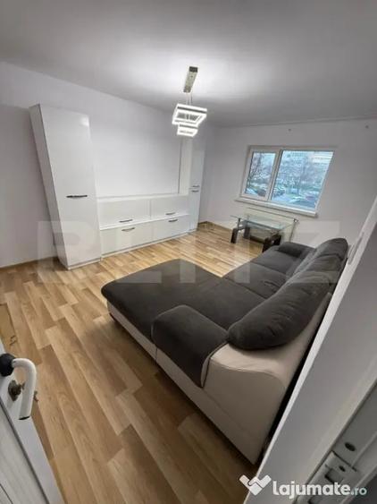 Apartament cu 3 camere decomandat, mobilat în Micro 11