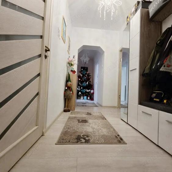 Apartament cu 3 camere semidecomandat în Central