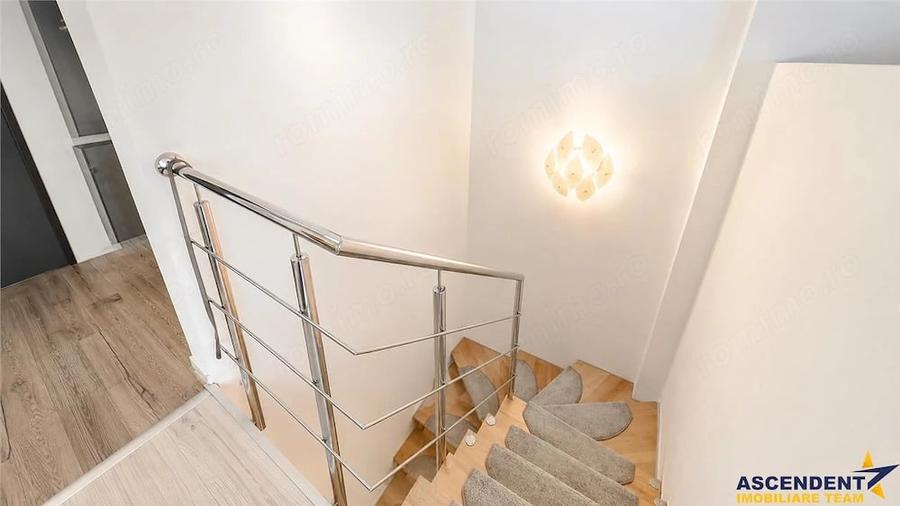 Apartament cu 3 camere decomandat în Tractorul