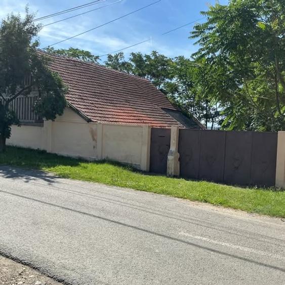 Casă individuală cu 3 camere cu Teren 3300 Mp în Central