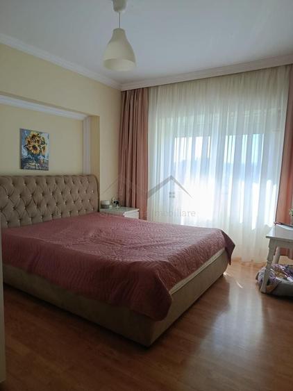 Apartament cu 4 camere decomandat în Cug