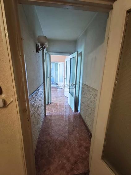 Apartament cu 4 camere decomandat în Est