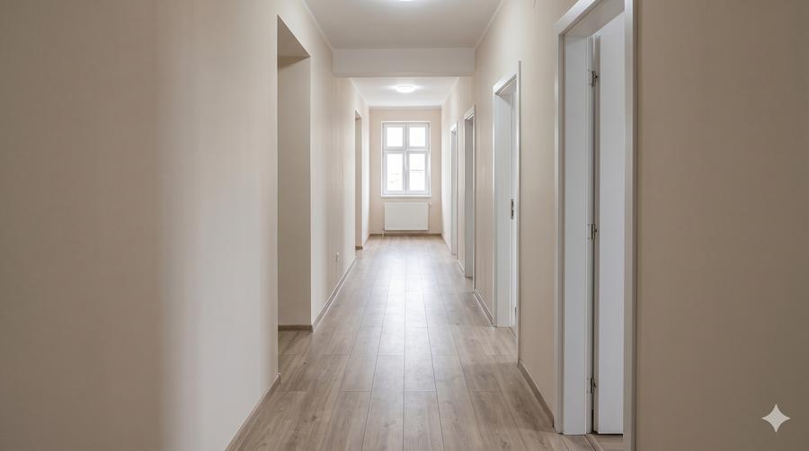 Casă individuală cu 10 camere cu Teren 300 Mp în Industriilor