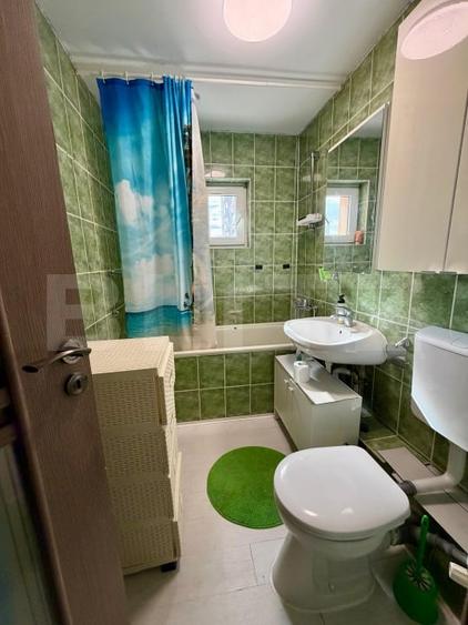 Apartament cu 3 camere decomandat, mobilat în Între Lacuri