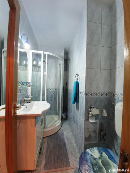 Apartament cu 3 camere decomandat în Est