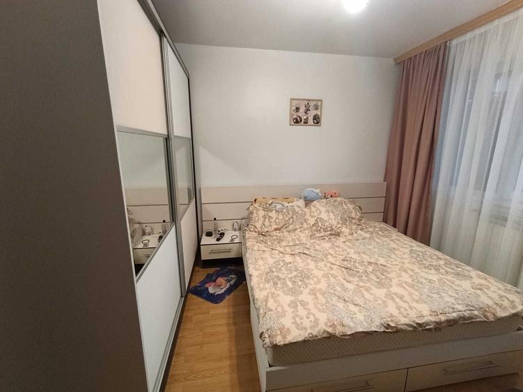 Vand apartament in zona Malu rosu, 2 camere decomandat, confort 1, etajul 6 din 10, complet mobilat. Pentru mai multe detalii la telefon 0721 152 149 - 6