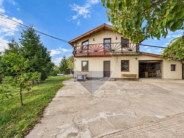 Casă individuală cu 6 camere cu Teren 7320 Mp în Curcani