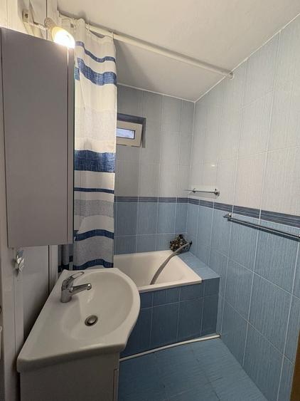 Apartament cu 3 camere decomandat în Micro 6