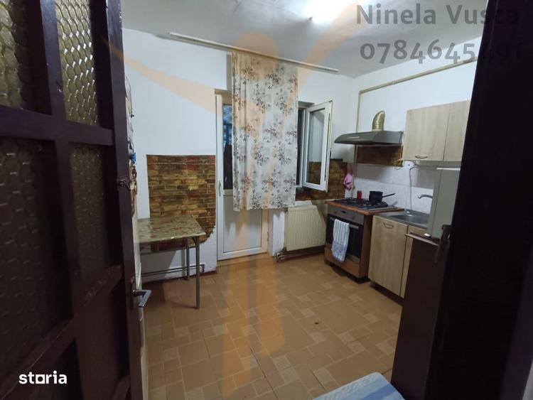 Apartament cu 3 camere decomandat, mobilat în Micro 11
