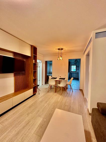 Apartament cu 3 camere decomandat în Central