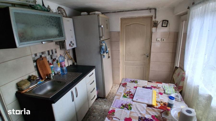 Casă cu 4 camere cu Teren 1600 Mp în Poiana