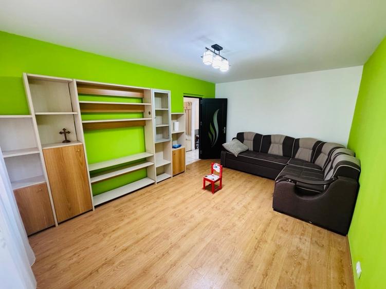 Apartament cu 3 camere decomandat în Drumul Taberei