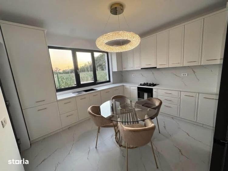 Casă cu 4 camere cu Teren 320 Mp în Central