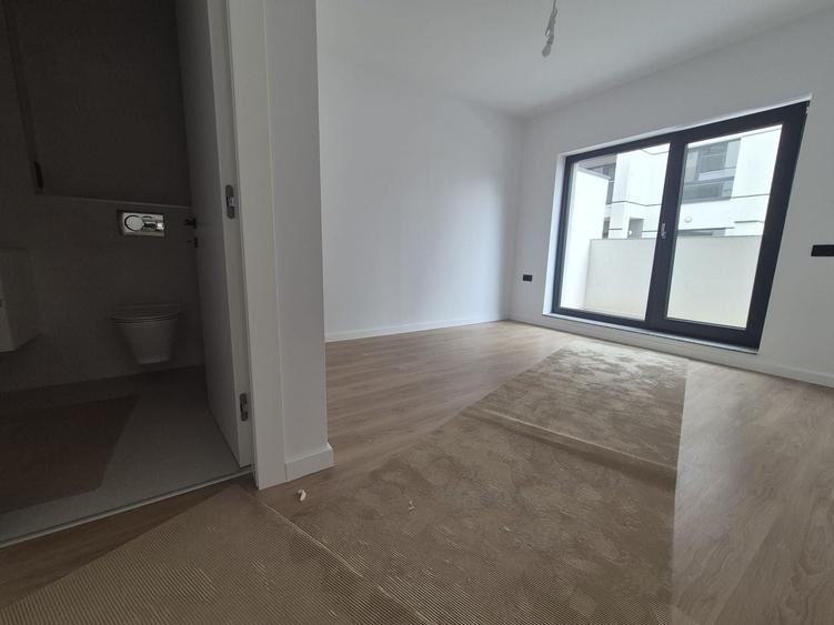 Apartament cu 3 camere decomandat în Theodor Pallady