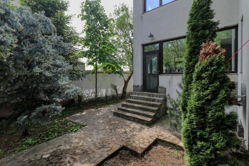 Casă individuală cu 5 camere cu Teren 1000 Mp în Brănești