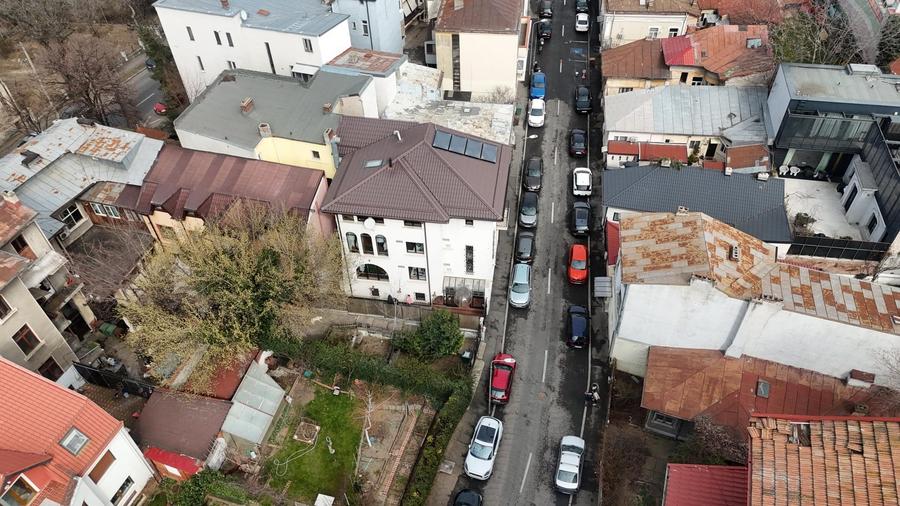 Casă individuală cu 10 camere cu Canalizare în Cișmigiu