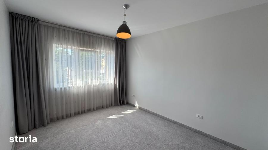 Casă cu 10 camere cu Teren 484.66 Mp în Bistrița Lac