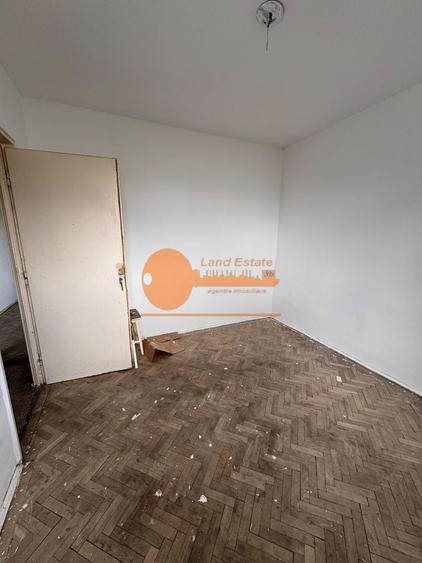 Apartament cu 3 camere semidecomandat în Iancului
