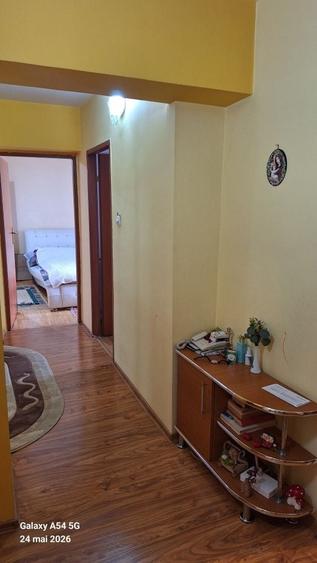 Apartament cu 3 camere decomandat în Prundu