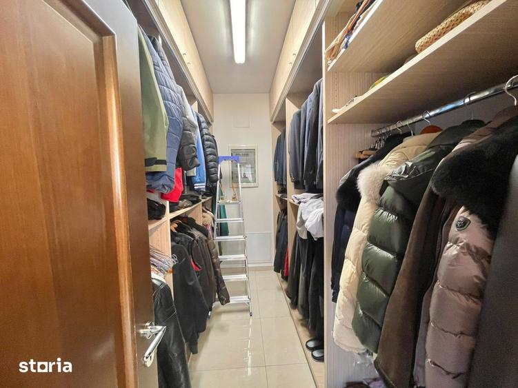 Casă cu 7 camere cu Teren 300 Mp în Dămăroaia