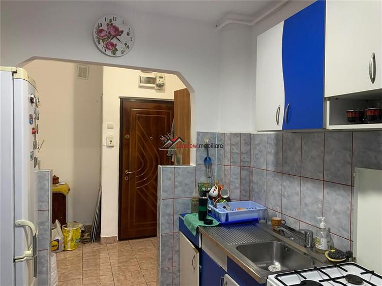 Apartament cu 2 camere semidecomandat, mobilat în Nord-Est