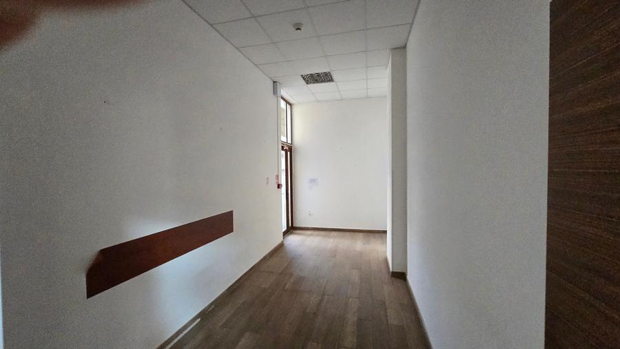 Casă cu 11 camere cu Canalizare în Ultracentral