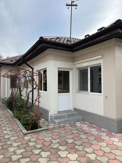 Casă cu 4 camere cu Teren 1200 Mp în Central