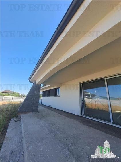 Casă individuală cu 6 camere cu Teren 1000 Mp în Corbeanca