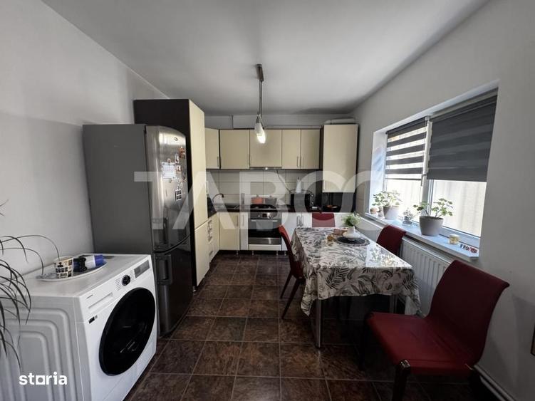 Apartament cu 4 camere semidecomandat, mobilat în Lazaret
