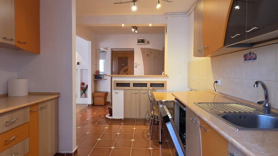 Apartament cu 3 camere decomandat în Griviței