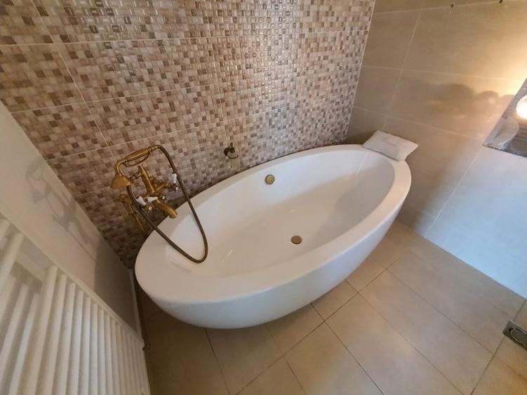 Apartament cu 4 camere în P-ța Romană