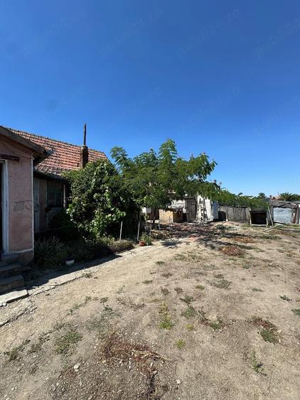 Casă cu Teren 1317 Mp în Central