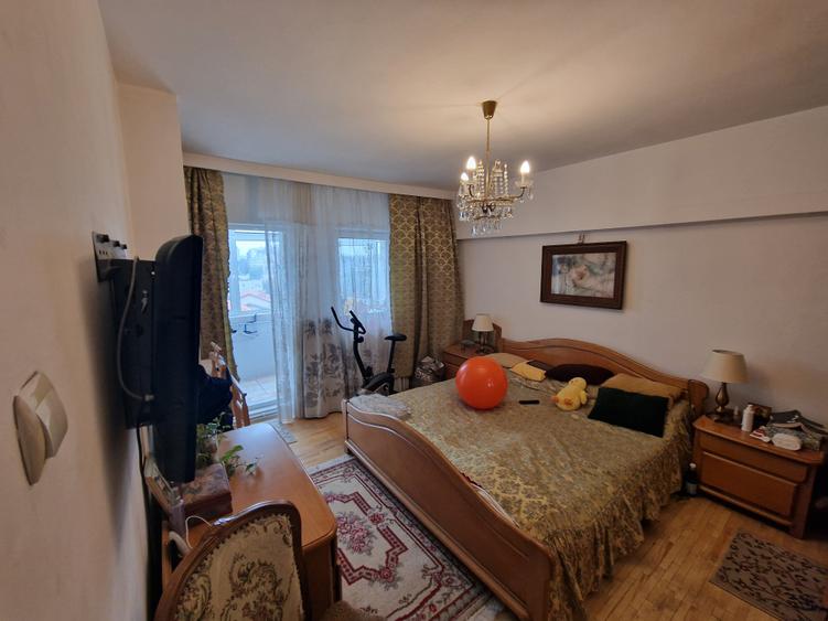 Apartament cu 4 camere decomandat, mobilat în Centru Civic
