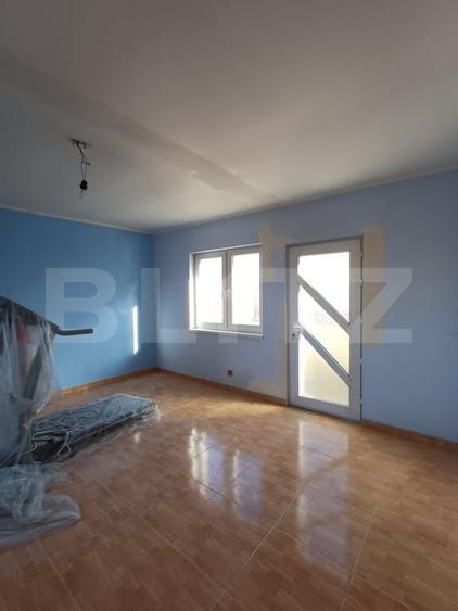 Apartament cu 3 camere semidecomandat, mobilat în Câmpia Turzii