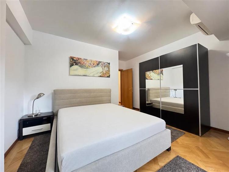 Apartament cu 3 camere semidecomandat în Herăstrău