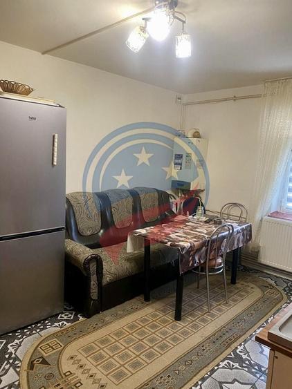 Apartament cu 2 camere semidecomandat în Craiovița Nouă