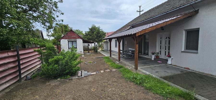 Casă cu 4 camere în Sânnicolau Mare