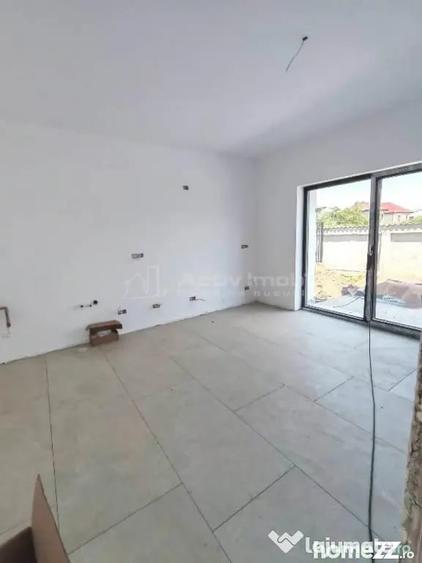 Casă cu 4 camere cu Teren 300 Mp în Prelungirea Ghencea