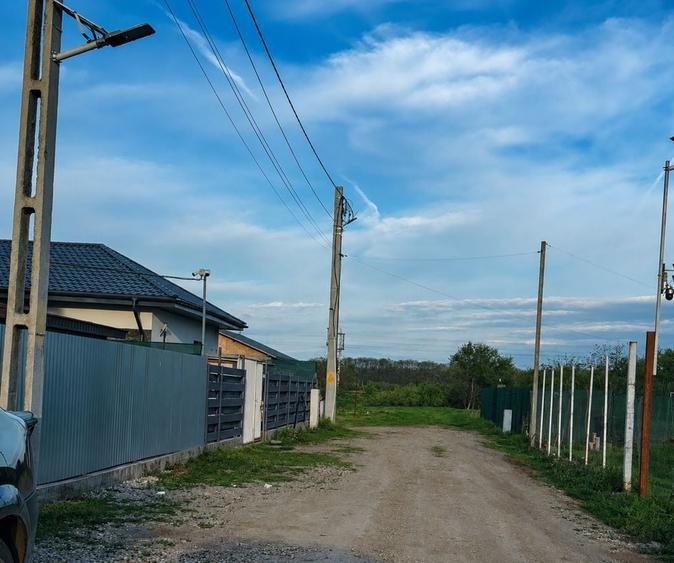 Teren/Lot de casa bransat la curent electric si urbanism de construire cu avize in Darza Crevedia - 2