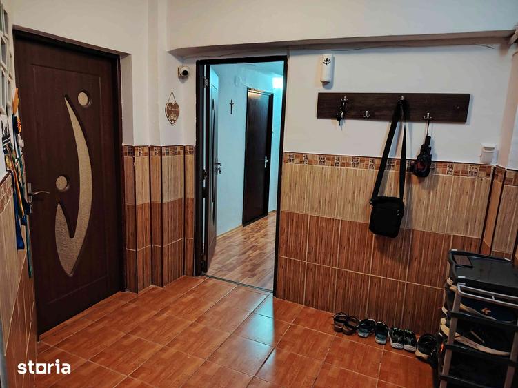 Apartament cu 4 camere decomandat în Cetate
