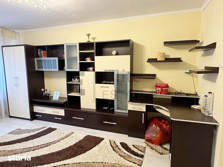 Apartament cu 3 camere în Decebal