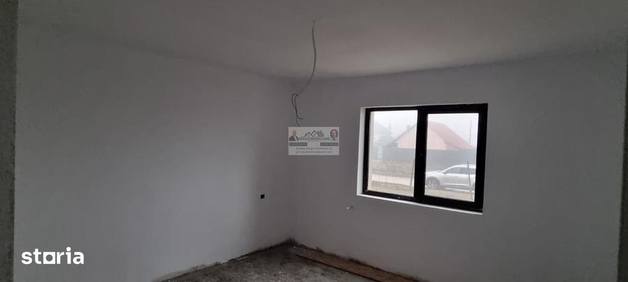 Casă cu 5 camere cu Teren 504 Mp în Tătărăști