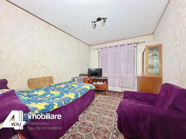 Apartament cu 4 camere decomandat în Boul Roșu
