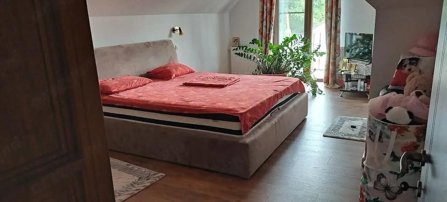 Casă cu Teren 1030 Mp în Ogrăzile
