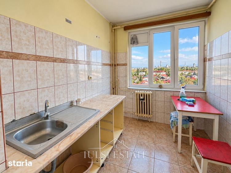 Apartament cu 3 camere semidecomandat în Andrei Mureșanu