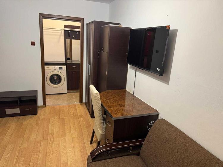 Garsonieră decomandată în Costin Georgian
